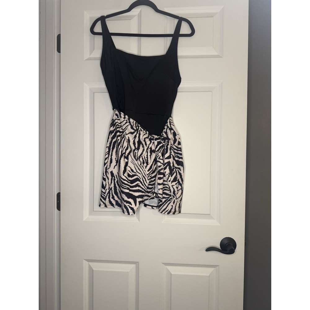 Qinsen One Piece Square Neck Swimsuit Animal Print W Tummy Control Xl NWOT